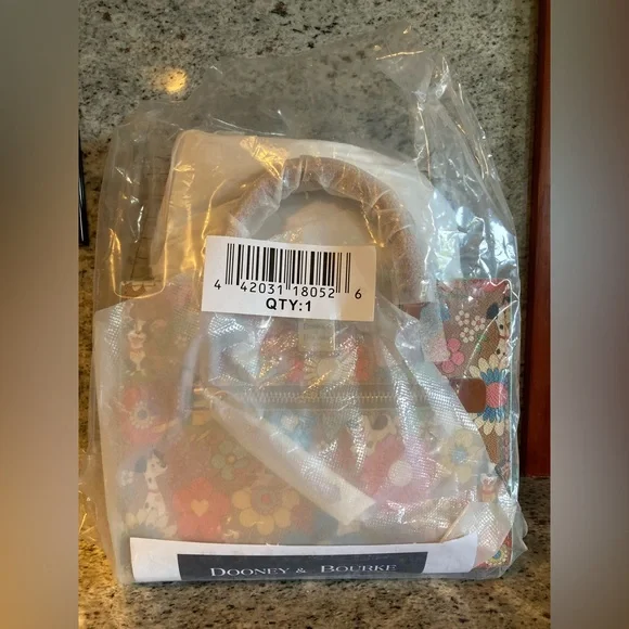 Dooney & Bourke Disney Pets CrossBody Purse Pluto Dogs Mochi Marie Cats NEW Rare - Picture 11 of 15